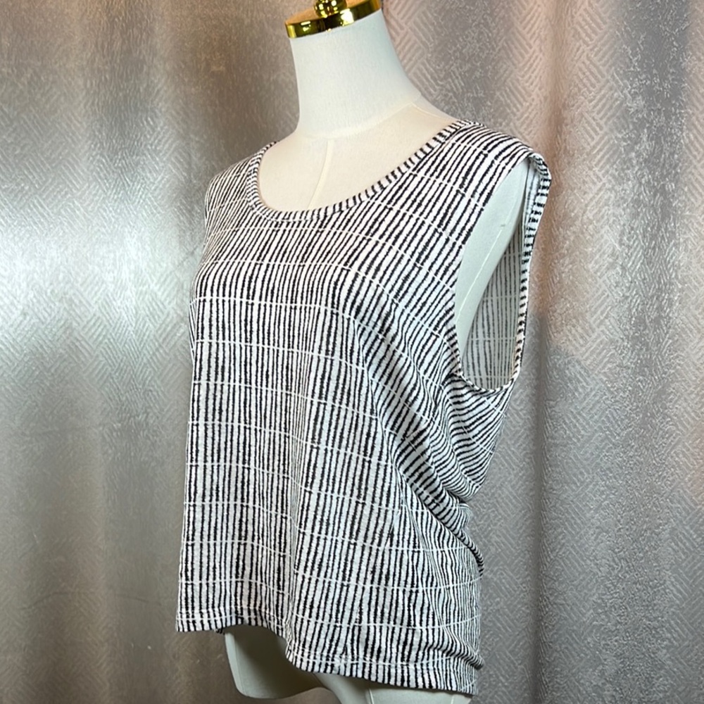 ATHLETA Breezy Sleeveless Tank Top Dark Gray White Stripe sizeM.        order114
